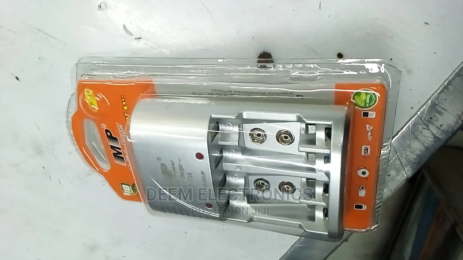 Battery Charger for AA and 9V