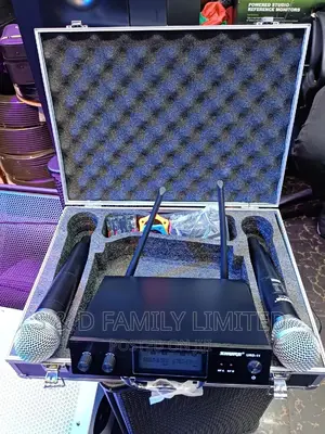 Shure URD-11 Wireless Microphone With Briefcase