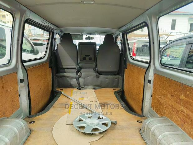Toyota HiAce 2017 Silver - thumbnail 3