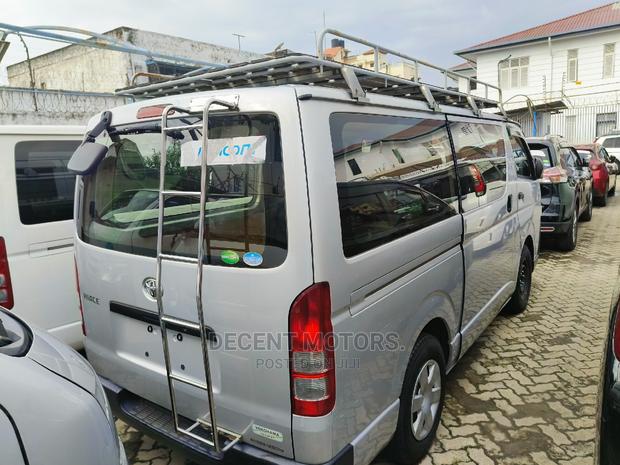 Toyota HiAce 2017 Silver - thumbnail 7