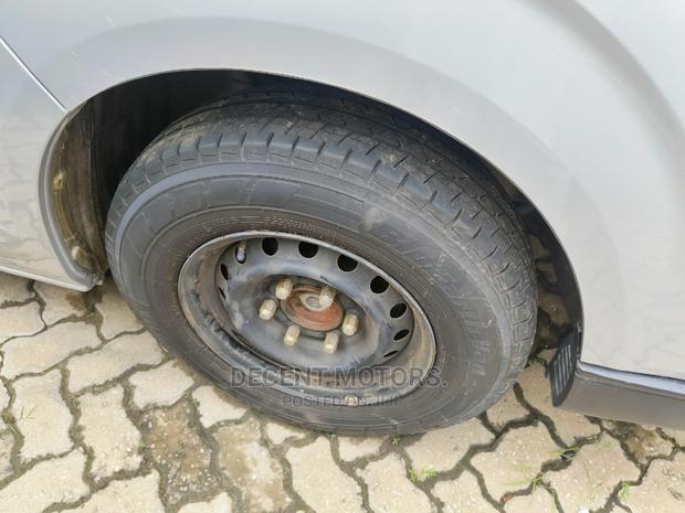Toyota HiAce 2017 Silver - thumbnail 5