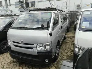 Toyota HiAce 2017 Silver