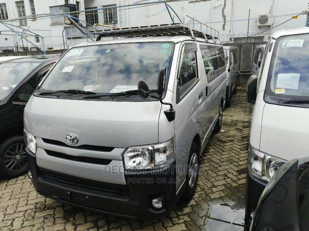 Toyota HiAce 2017 Silver - thumbnail 2