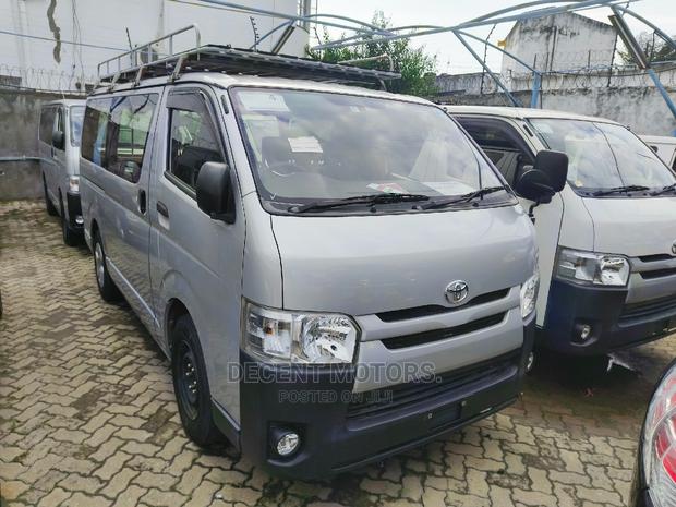 Toyota HiAce 2017 Silver