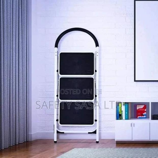 Heavy Duty Steel Step Ladder: Multipurpose Ladder - thumbnail 4