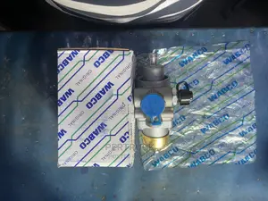 Pressure Regulator Valve/Unloader Valve for Trucks Benz/Faw