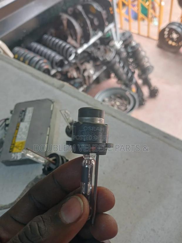Headlight Xenon Bulbs D2R D2S D4R D4S - thumbnail 2