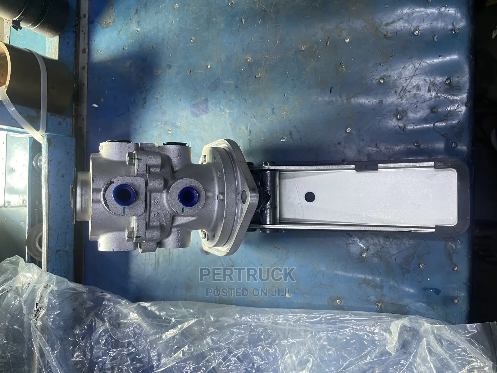 Foot Brake Valve for Isuzu FRR/FVZ/FSR/FVR/FTS Genuine