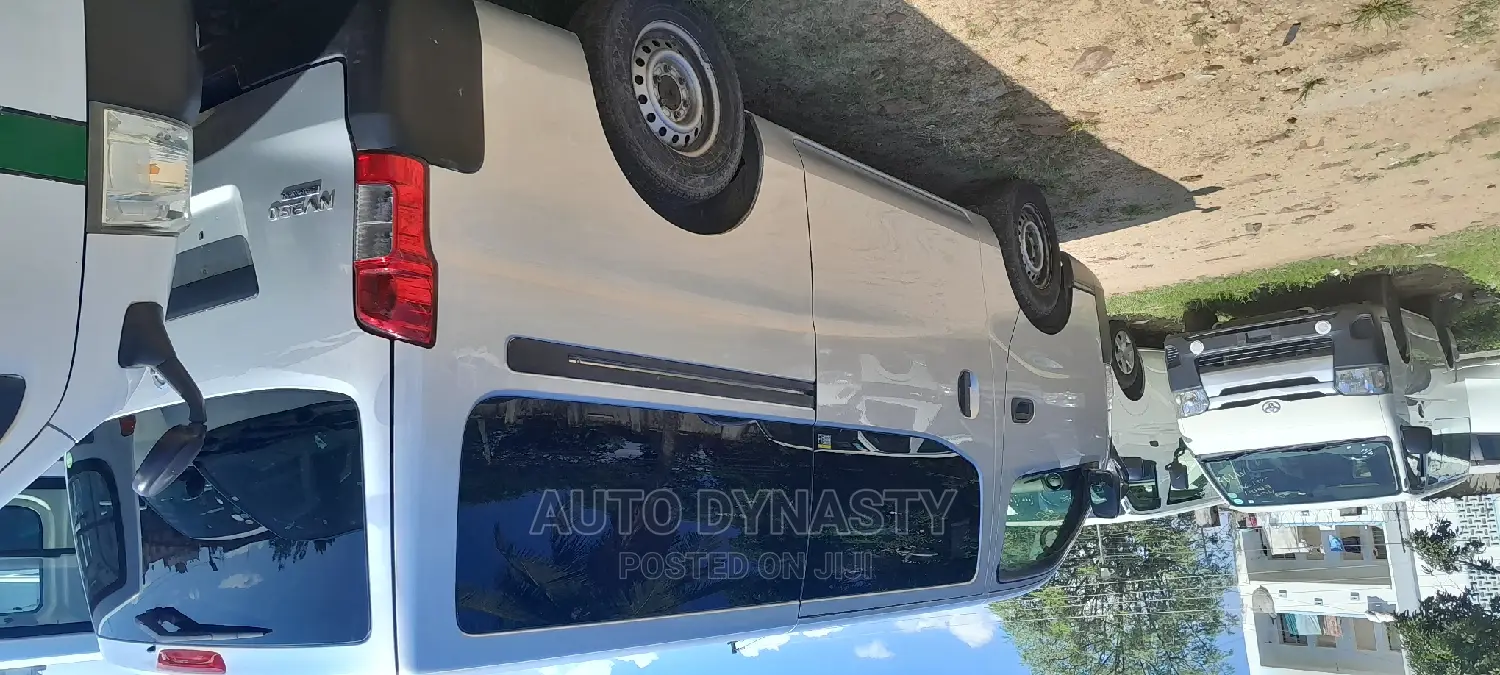 Toyota Grand HiAce 2016 Silver