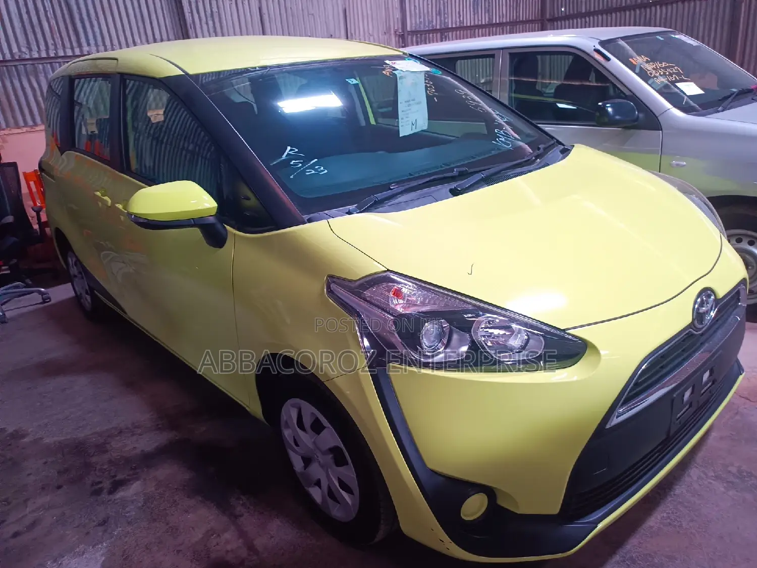 Toyota Sienta 1.5 FWD (6-seater) 2016 Yellow