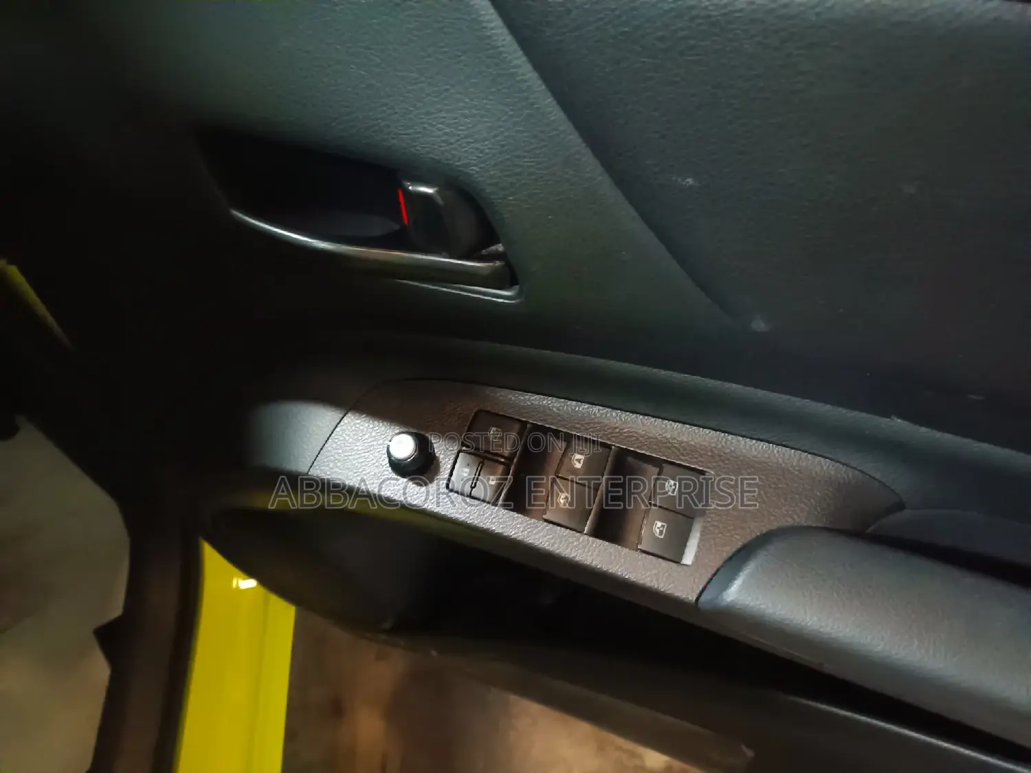 Toyota Sienta 1.5 FWD (6-seater) 2016 Yellow