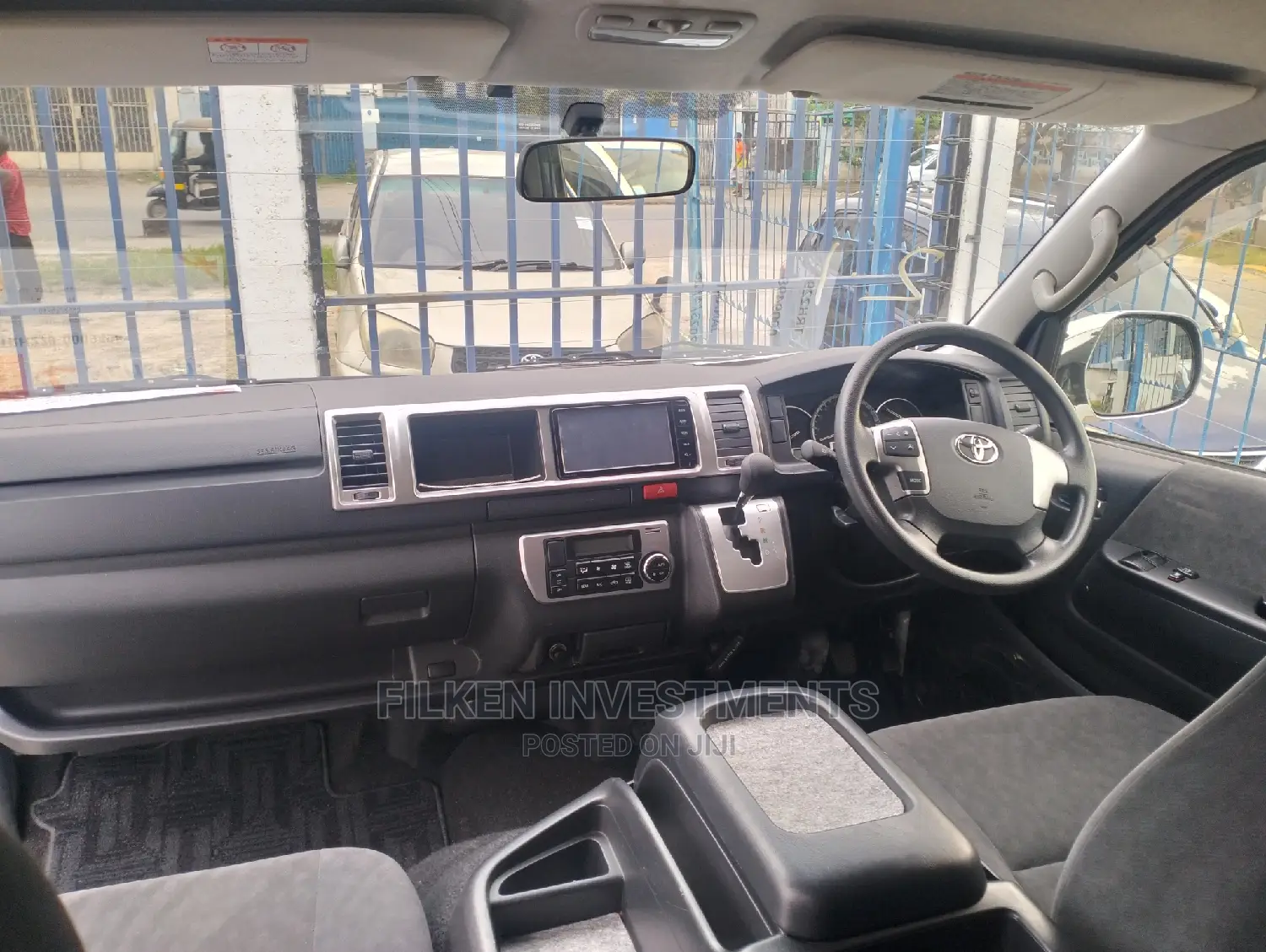 Toyota Grand HiAce 2016 White