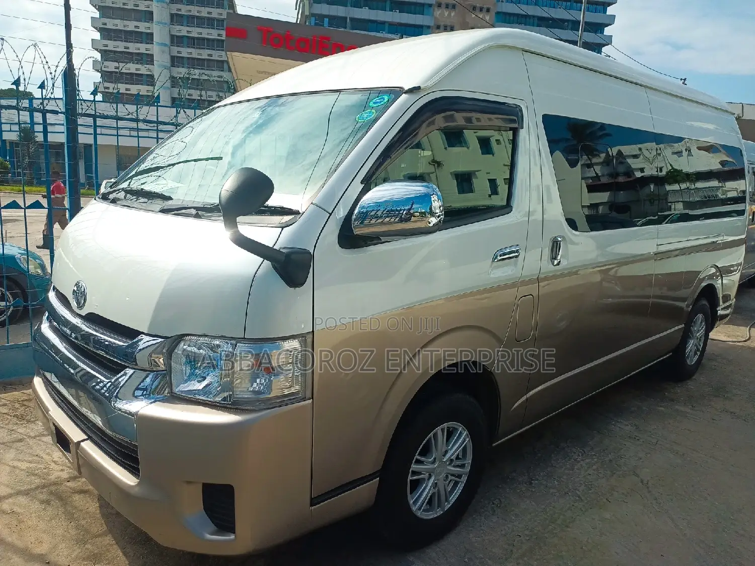 Toyota HiAce 2016 White