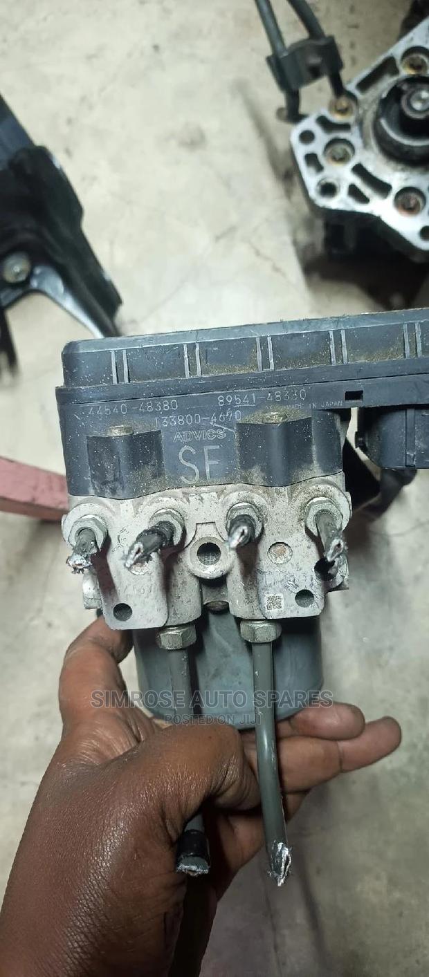 Toyota Lexus Rx 2009 Model Abs Pump - thumbnail 3