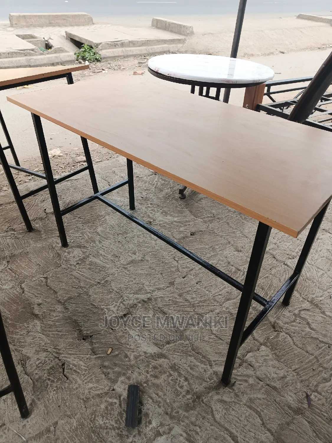 Table 4ft by 2ft