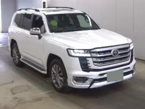2021 Toyota Land Cruiser Pearl: Experience the Ultimate Off-Road Jour