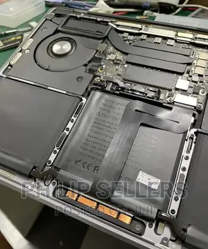 Macbook Pro 13” 2017 (A1708)
#Batteryreplacement