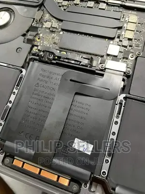 Macbook Pro 13” 2017 (A1708)
#Batteryreplacement