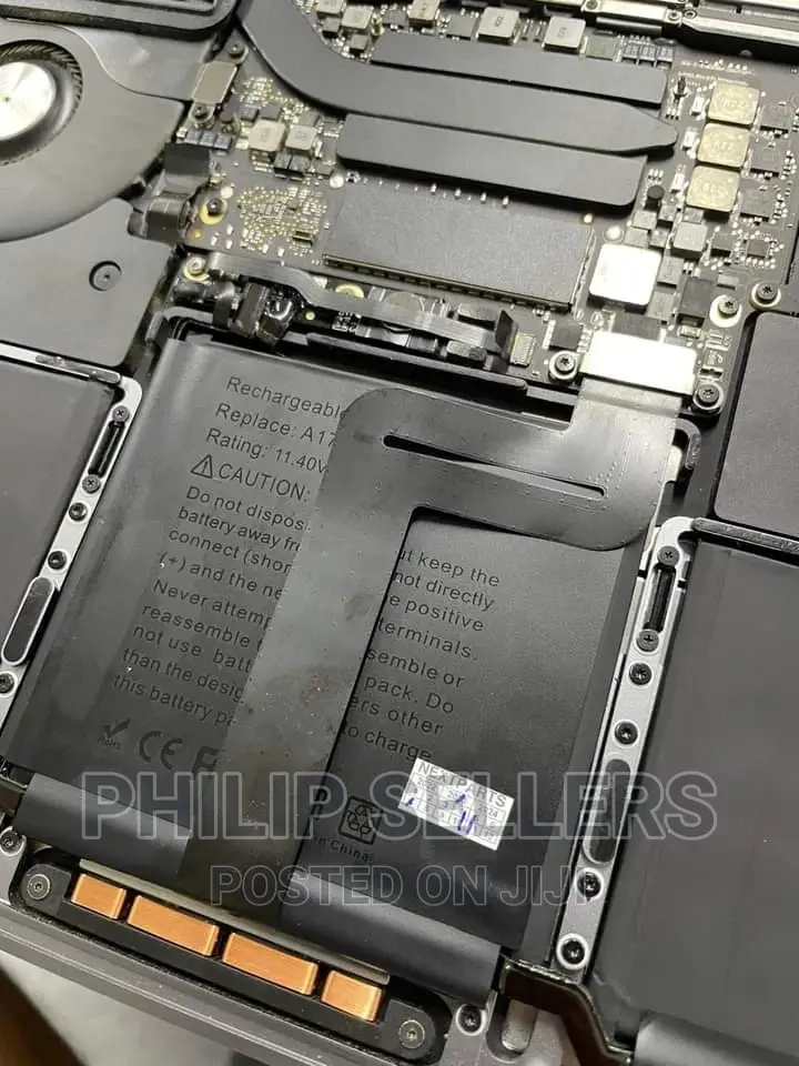 Macbook Pro 13” 2017 (A1708)
#Batteryreplacement