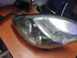 Clean Isis 2010 Headlight Xenon