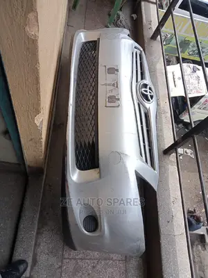 Auris 2010 Front Bumper Complete With Grill