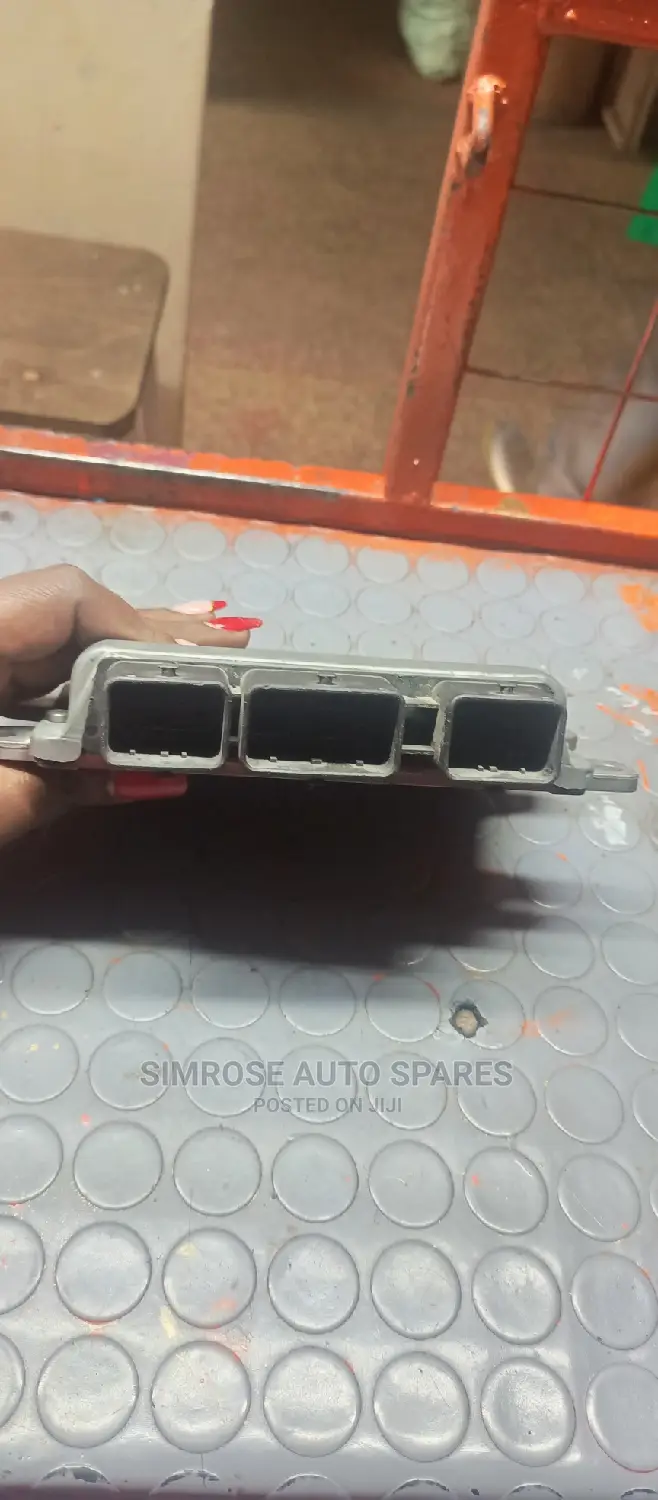 Nissan Nv350 Engine Control Unit.