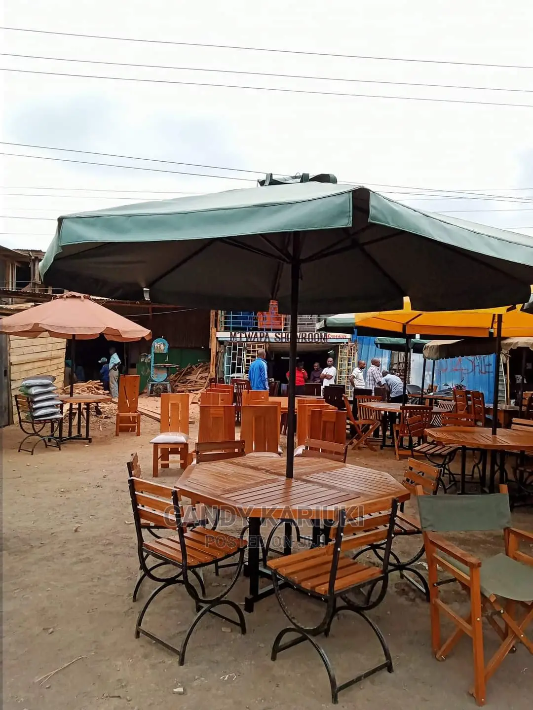 6 Seater Outdoor Set With an Umbrella