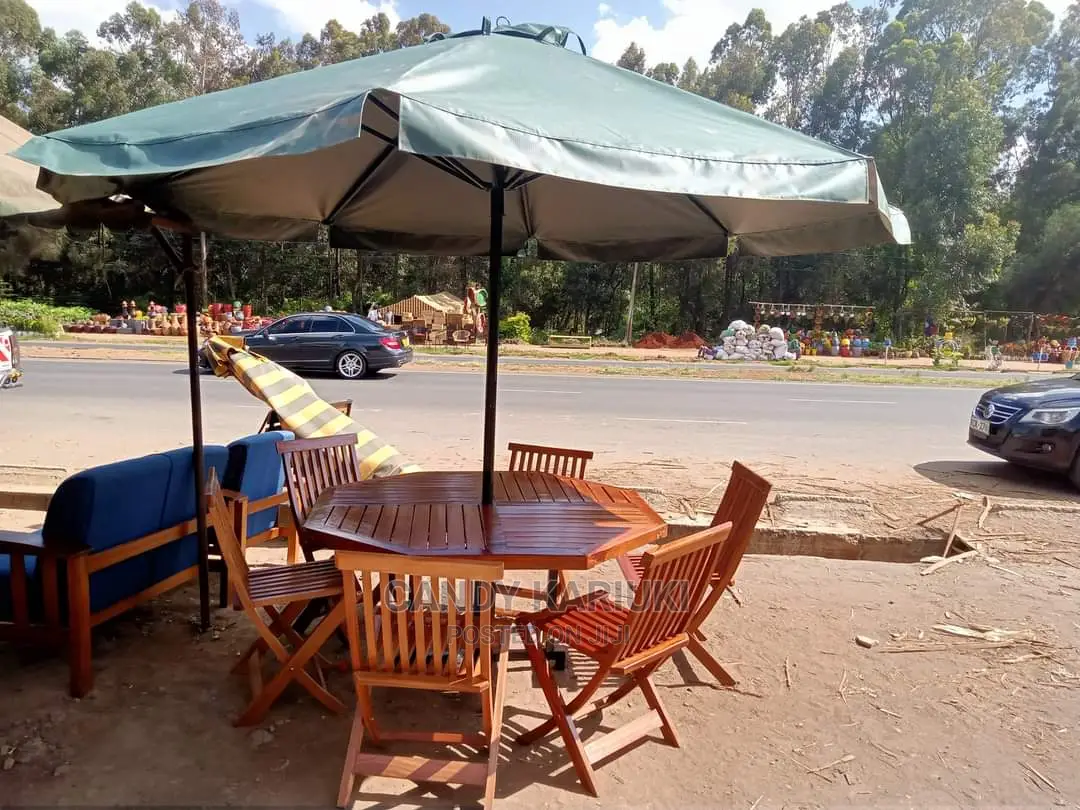 6 Seater Foldable Outdoor Set With an Umbrella