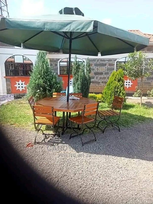 6 Seater Garden Table Set Plus an Umbrella