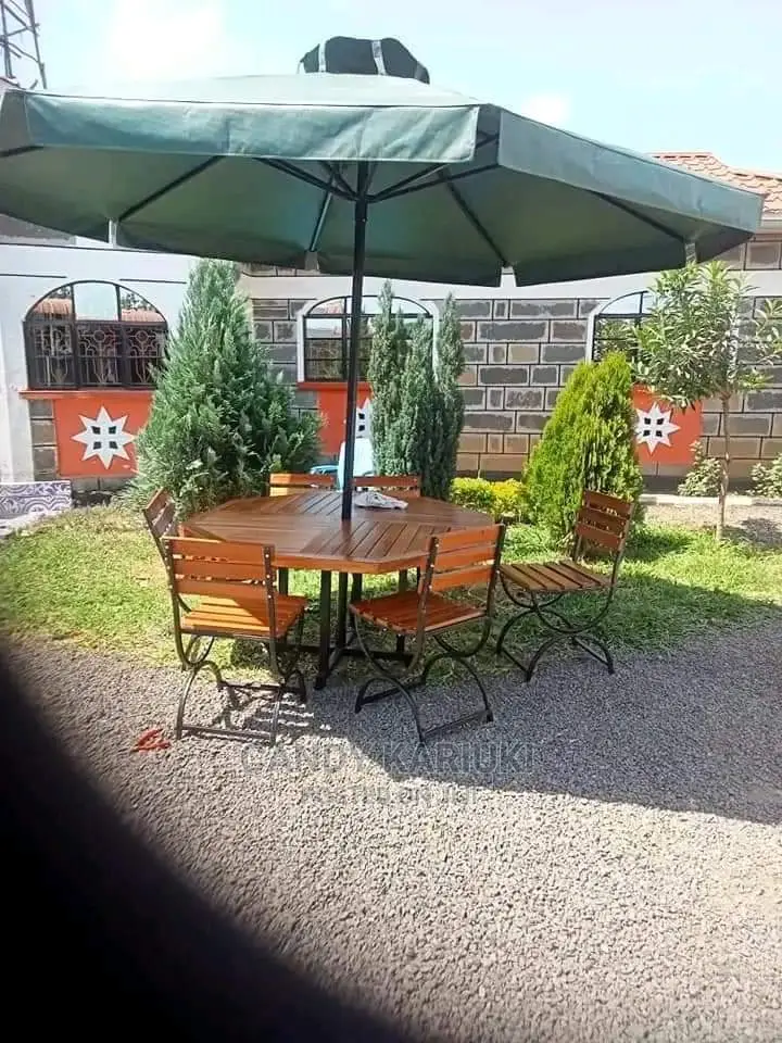 6 Seater Garden Table Set Plus an Umbrella