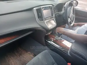 Toyota Crown 2016 Black