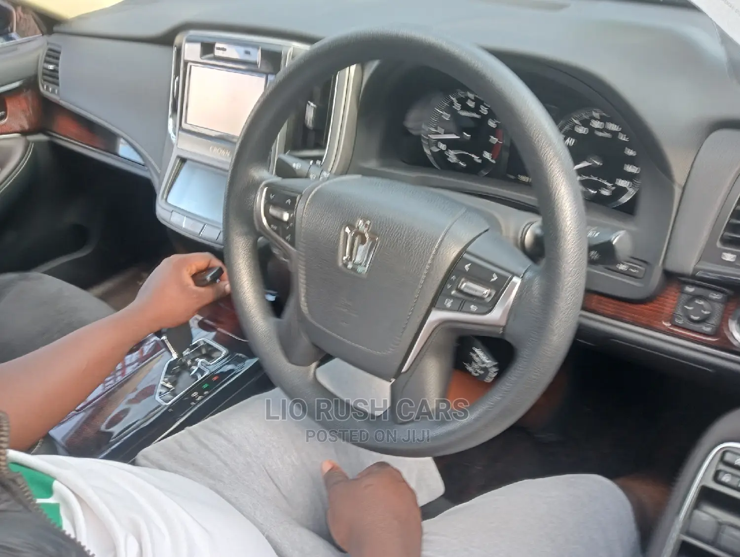 Toyota Crown 2016 Black