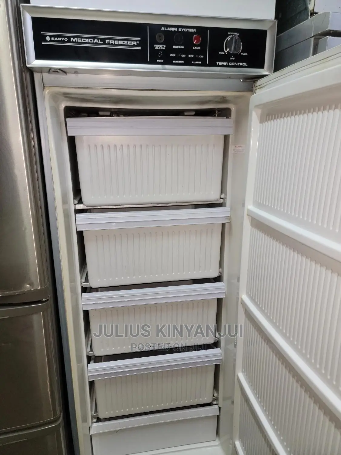Deep Freezer Upright Sanyo