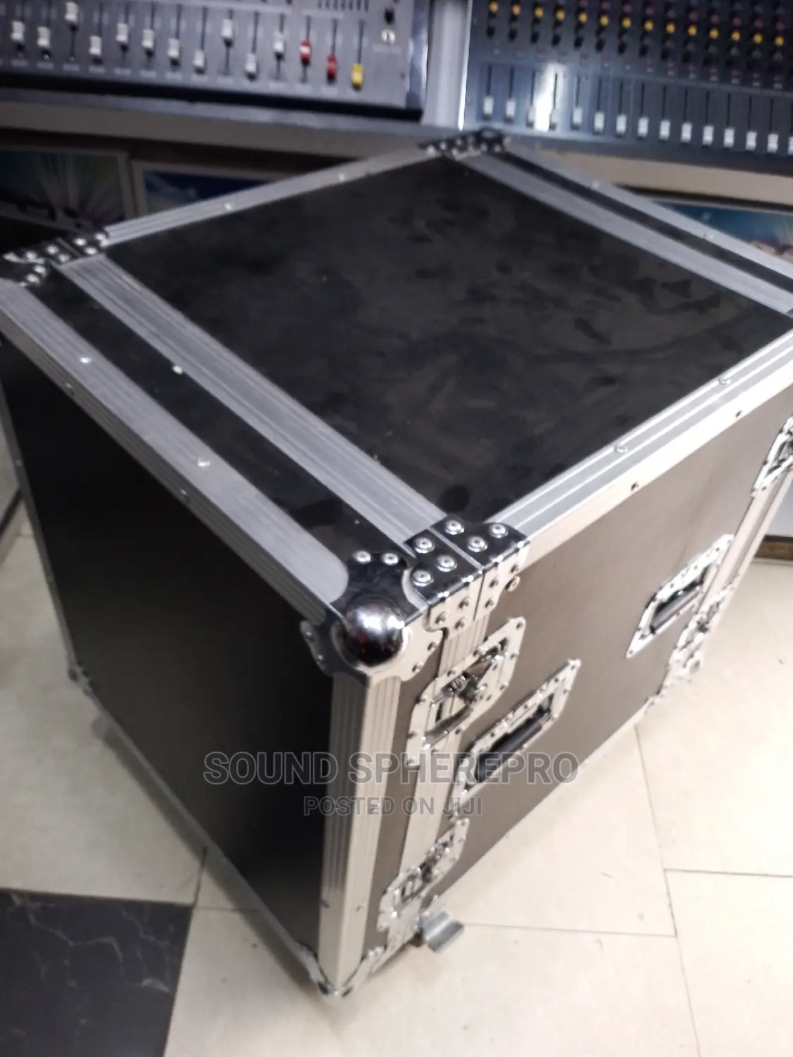 8u Closed Rack