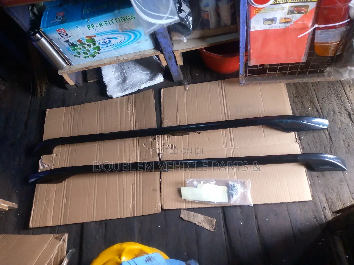 Roofracks Roof Rack /Roof Rails Universal Black Courrier