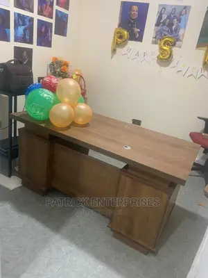 Executive Office Desk 1.6 MTRS