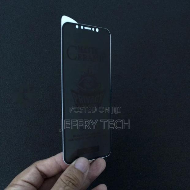 iPhone 11 / XR Mate Ceramic Privacy Screen Protector - thumbnail 3
