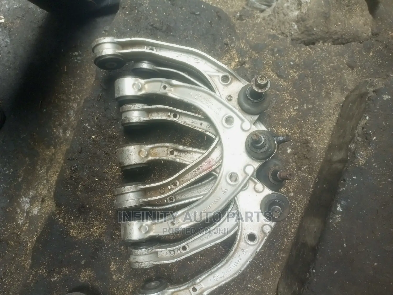 Volkswagen Touareg Upper Control Arms