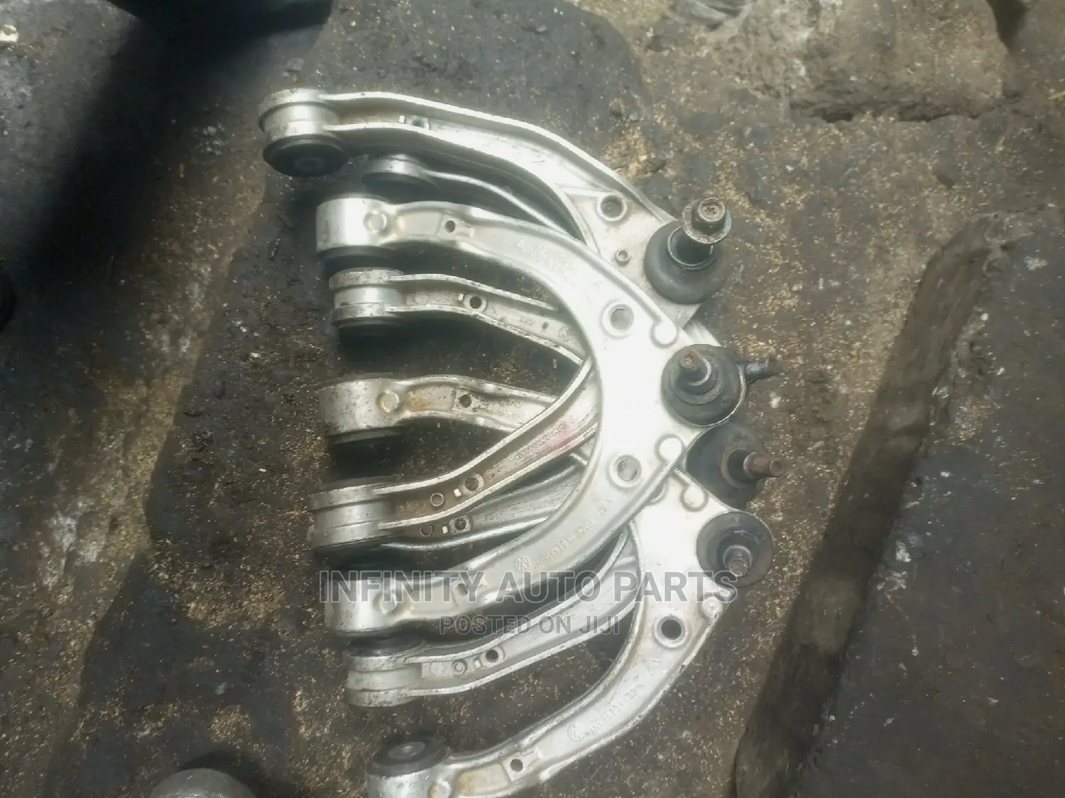 Volkswagen Touareg Upper Control Arms