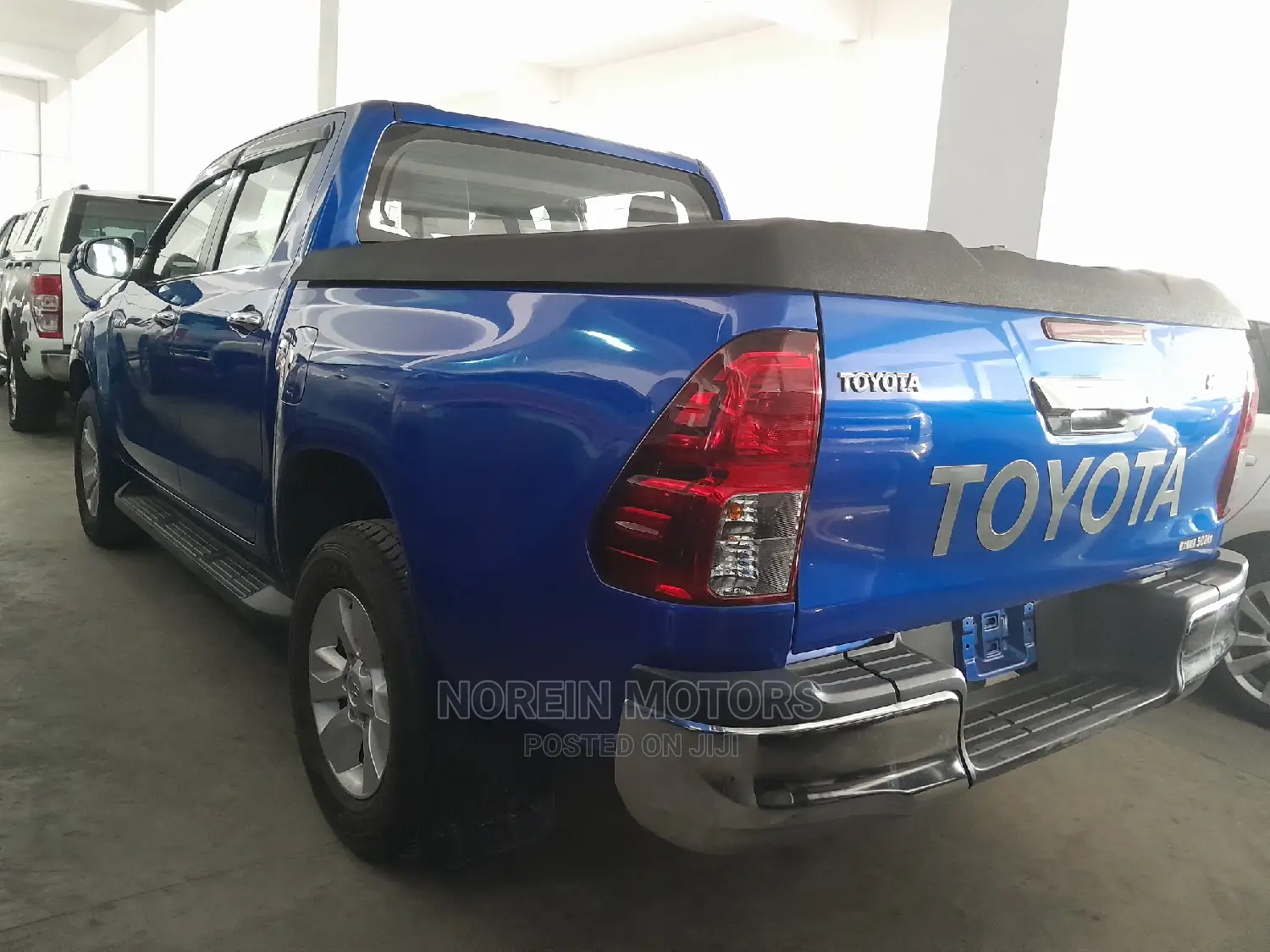 Toyota Hilux 2016 Blue