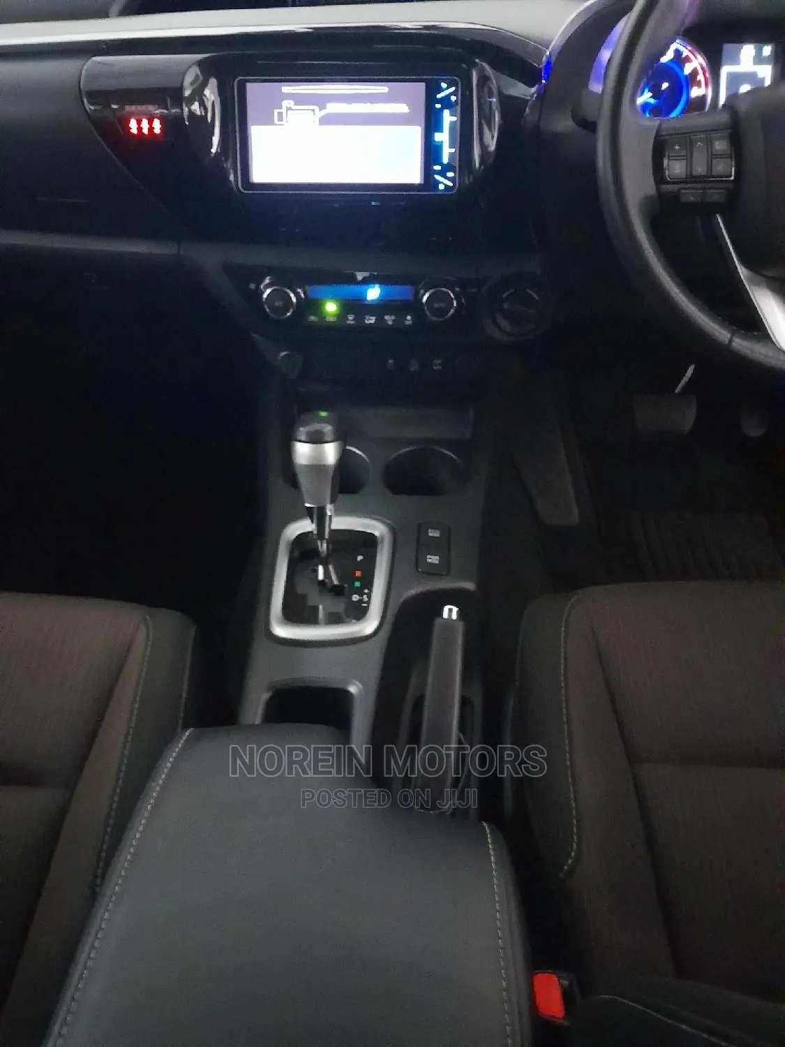 Toyota Hilux 2016 Blue