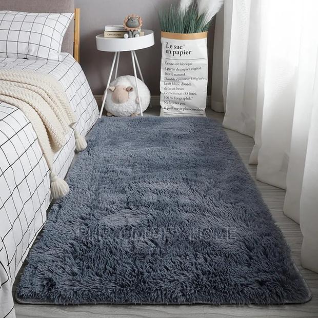 Affordable Fluffy Bedside Mats - thumbnail 4