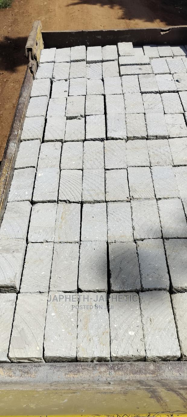 Machine Cut Stones,.Mawe Ya Ndarugo Safi Sana - thumbnail 5