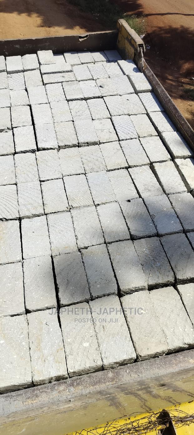 Machine Cut Stones,.Mawe Ya Ndarugo Safi Sana - thumbnail 6