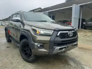 Toyota Hilux 2016 Gray
