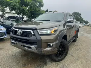Toyota Hilux 2016 Gray