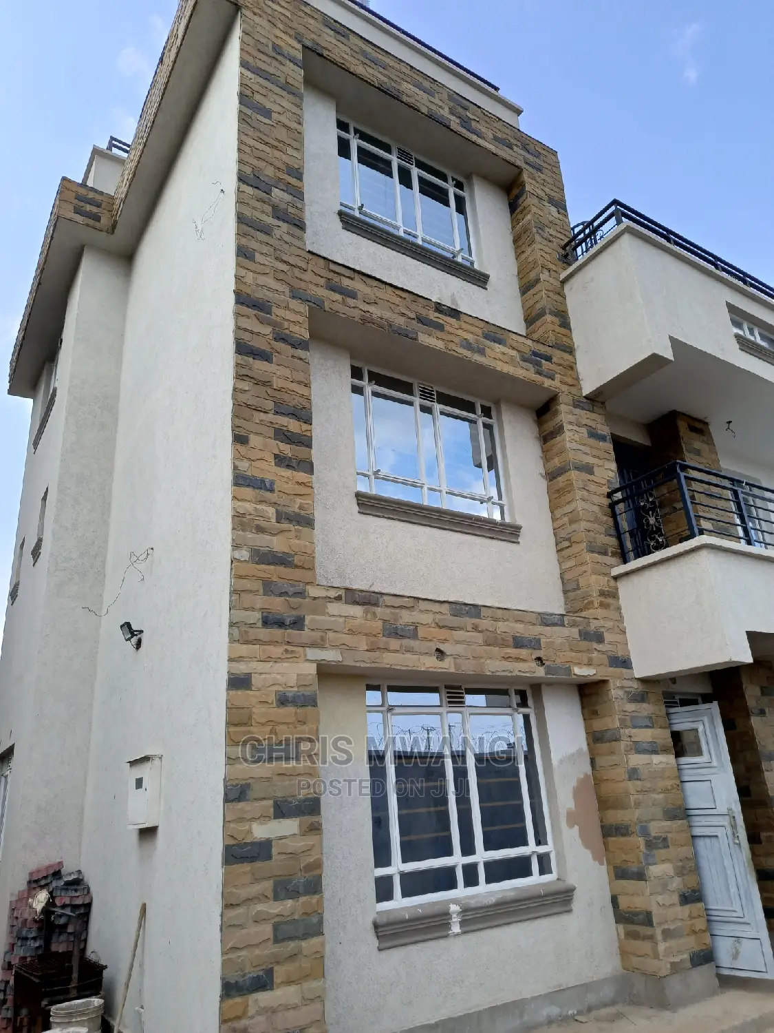 5bdrm Maisonette in Emarlands Plains, Kamakis for sale