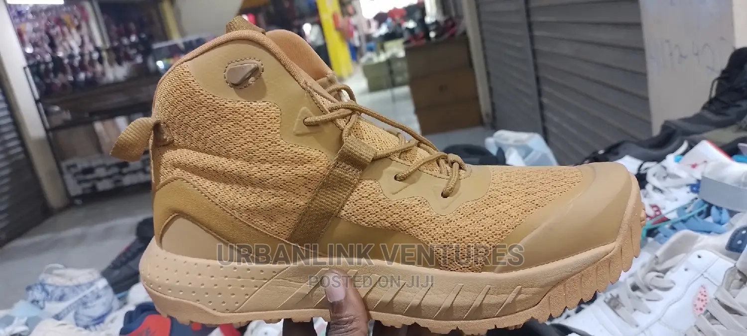 Under Armour Sneakers Boots