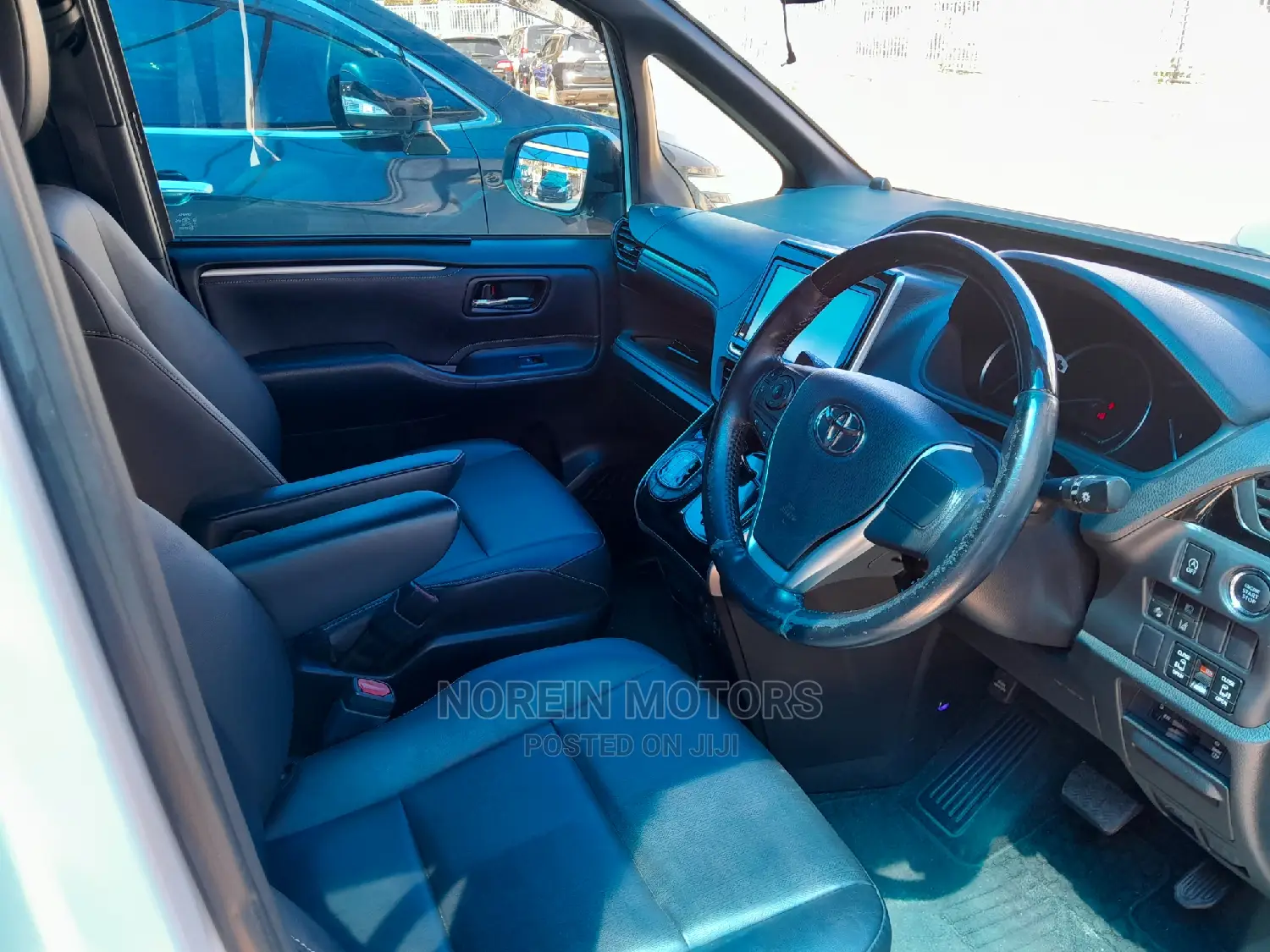 Toyota Esquire 2016 White