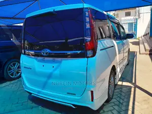Toyota Esquire 2016 White